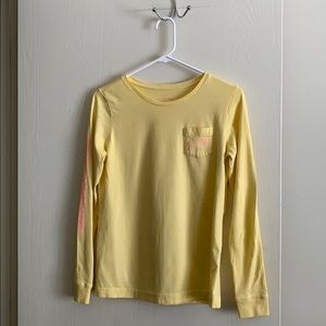 - Vinyard Vines Whale Pocket Tee sz XS some crackling in screen printing 👇